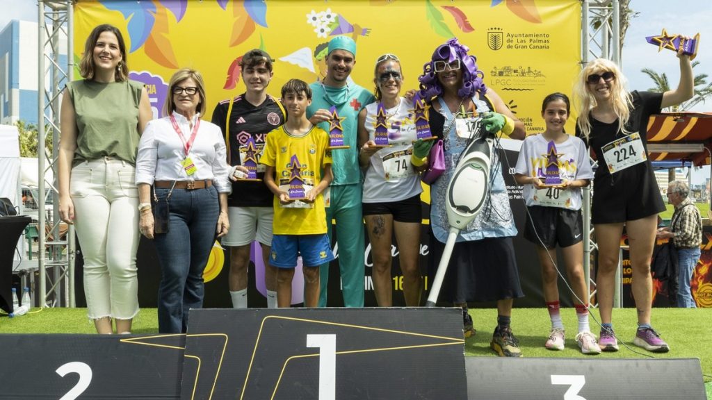 Viudas a la Carrera corsa delle vedove carnevale di Las Palmas 2026 corridori in costumi di lutto