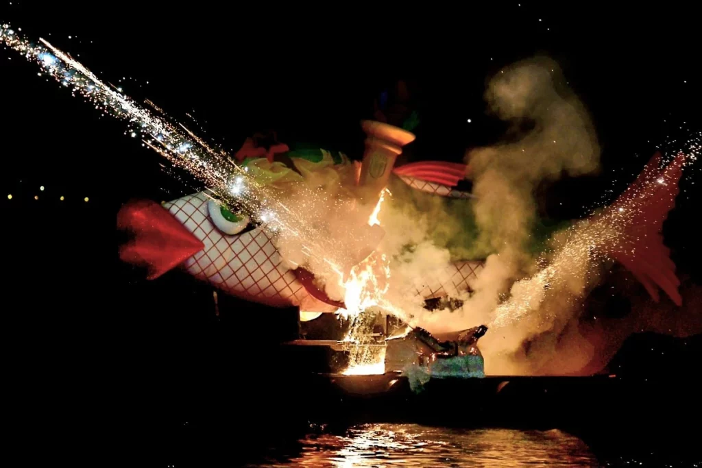 Finale del carnevale di Las Palmas marzo 2026: sardina bruciata sulla spiaggia di Las Canteras con fuochi d'artificio