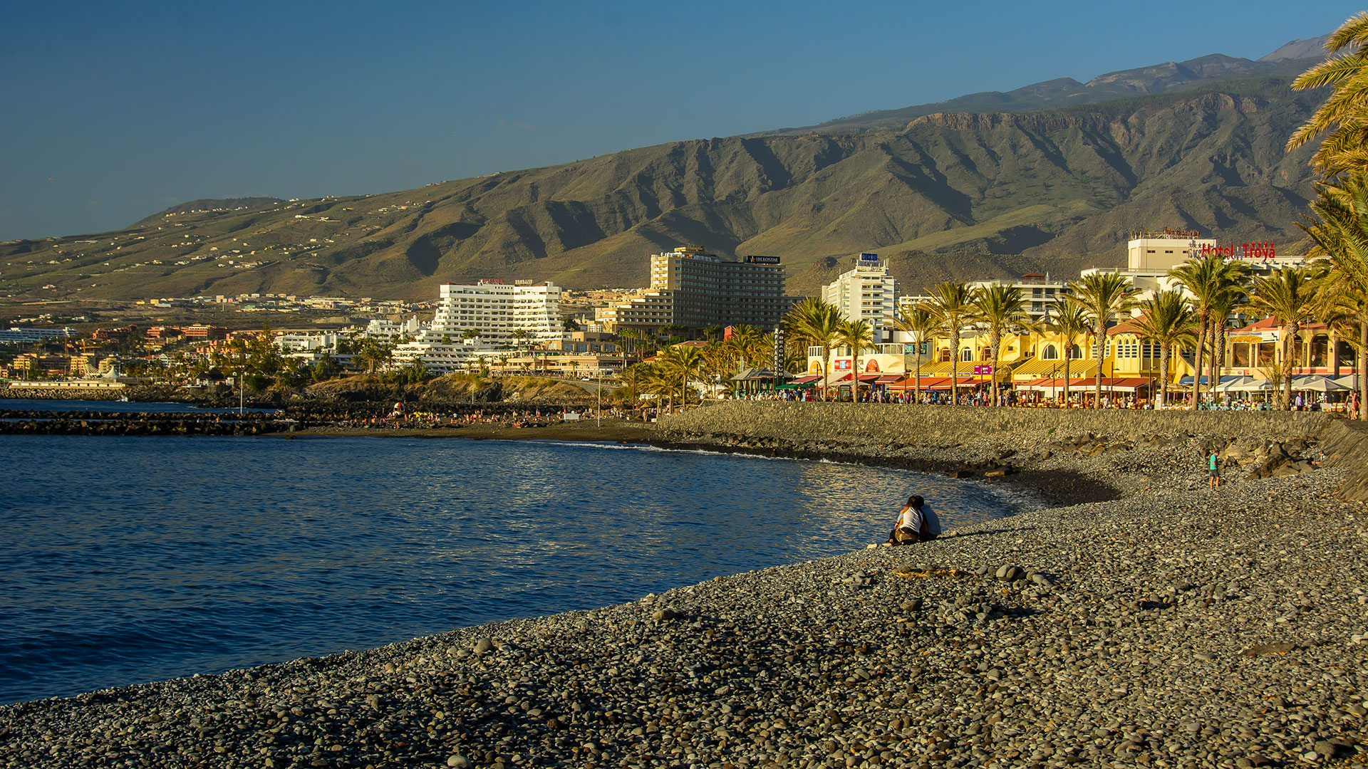 Playa de Las Americas Costa Adeje Tenerife, how is? What to do?