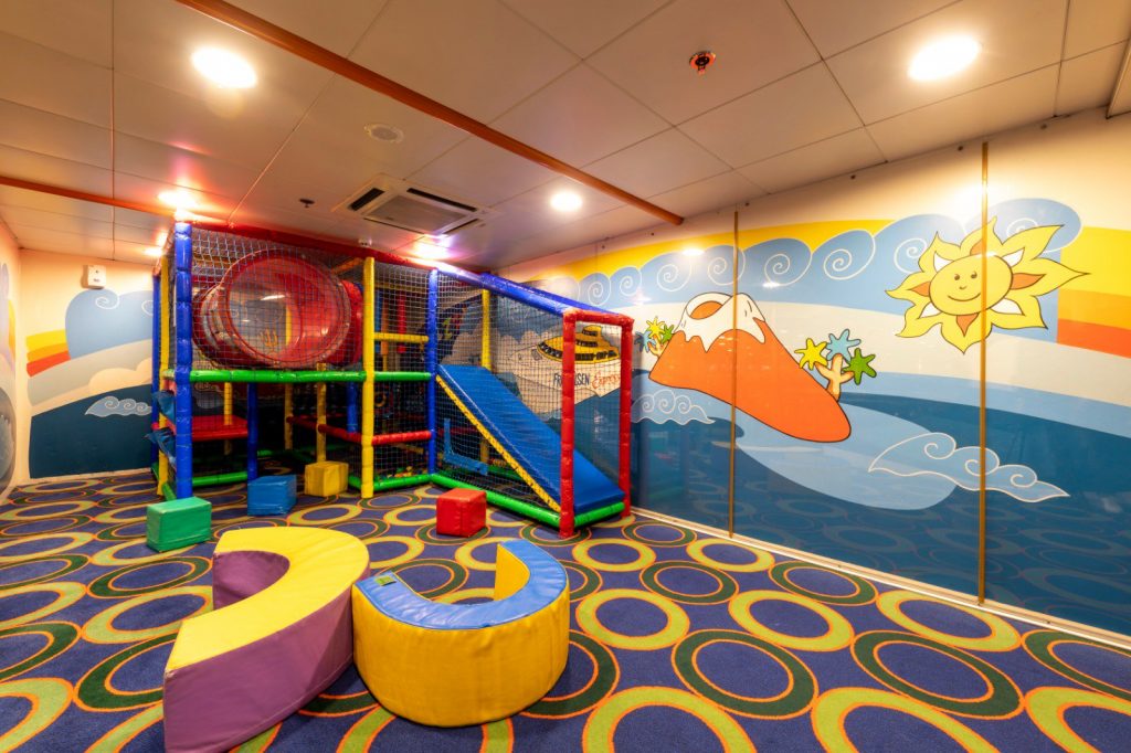 Kinder auf der Fähre Fred Olsen von Teneriffa nach Gran Canaria mit Fred Olsen