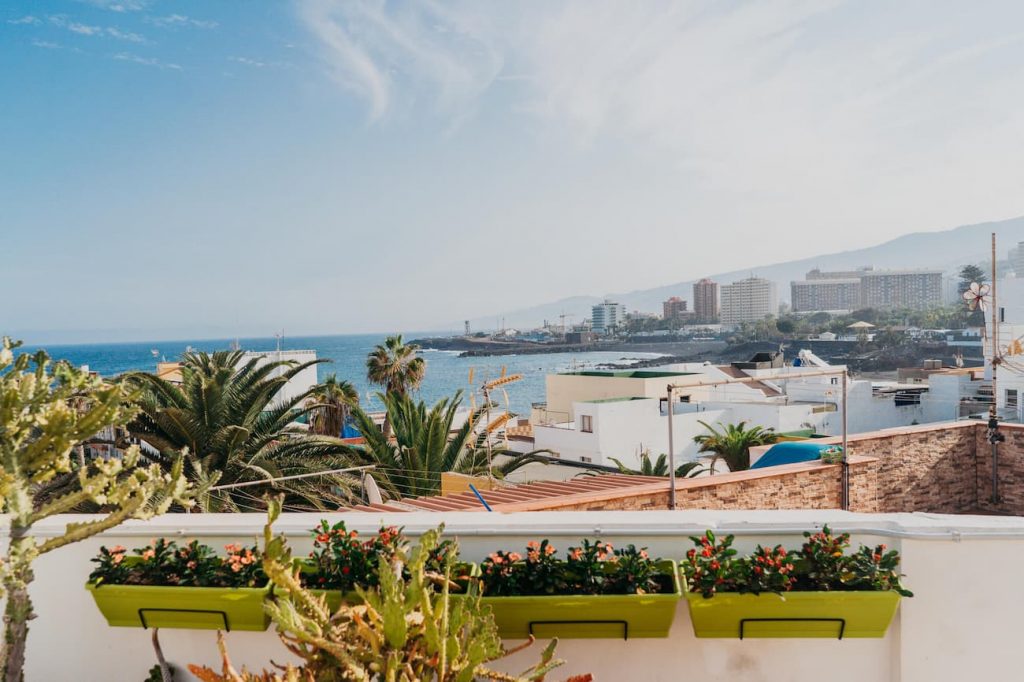 Hostel in Puerto de la Cruz, Teneriffa, mit Coworking, Terrasse, Yoga, Surf und guten Vibes!